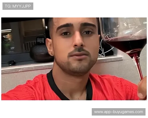 更衣室一幕：海港球员沉默，莱昂纳多低头离场