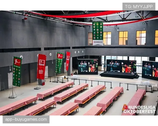 德国足球博物馆举办“德甲攻防演变史”特展，吸引大批青少年参观